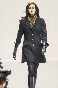 max-mara-fw-1992-6.thumb.jpg.a098ee02c3075690e625d8cbd36bf11e.jpg