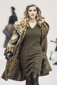 max-mara-fw-1992-7.thumb.jpg.602c9643120f68d35c43c594e3c7b426.jpg