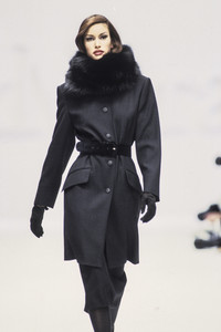 max-mara-fw-1992-8.thumb.jpg.a401ca2c2402c818028e4ba75deeb7c7.jpg