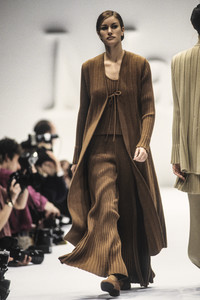 max-mara-fw-1993-1.thumb.jpg.9dbf3655bedc1d7681865d0566fd2d76.jpg