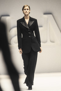 max-mara-fw-1993-5.thumb.jpg.79fae0544f6c50bd88cf1e073dc38b1b.jpg