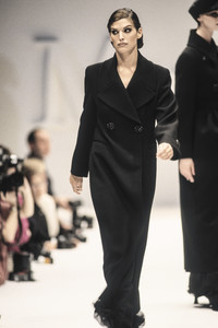 max-mara-fw-1993-6.thumb.jpg.2310a998c072c97bd30067bcb5daa34a.jpg