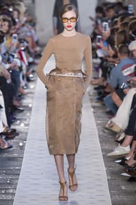 max-mara-rs18-0039.thumb.jpg.03039087c95b817874edda4eff81462c.jpg