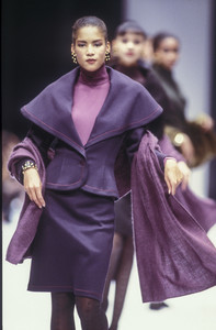 missoni-fw-1988-1.thumb.jpg.9aa712cf3ee801b05b1e8fdc1ce74411.jpg