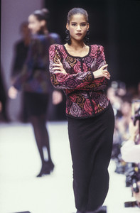 missoni-fw-1988-1.thumb.jpg.a9935925f45590c2309c851fa9bcd131.jpg