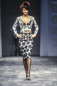 missoni-fw-1995-1.thumb.jpg.405c10e280675fea27fd4232e6bef583.jpg