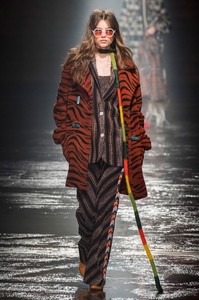 missoni-rf18-0701.thumb.jpg.a8fdf372140f756514a2b5798853b676.jpg