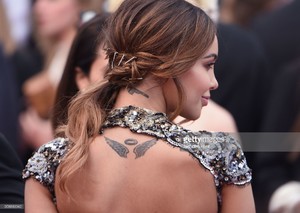 model-nabilla-benattia-tatoo-details-at-the-screening-of-solo-a-star-picture-id958883942.jpg