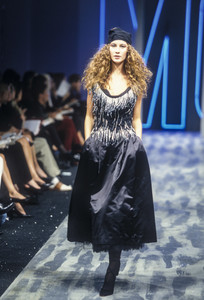 moschino-fw-1998-5.thumb.jpg.2040b2cfd60fb2fad38113672a2e2497.jpg