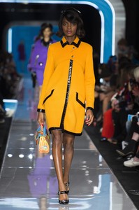 moschino-rf18-2255.thumb.jpg.fb45a3038b12e6f3d9827543e2db9e21.jpg