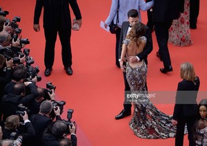 nabilla-benattia-and-thomas-vergara-attend-the-screening-of-solo-a-picture-id958885510.jpg