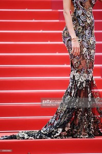 nabilla-benattiaoutfit-detail-attends-the-screening-of-solo-a-star-picture-id958939882.jpg