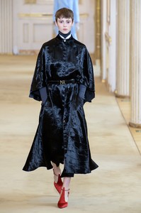 nina-ricci-rf18-0880.thumb.jpg.ef23585cb365aa5bc9f5dacd76542b63.jpg