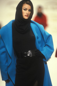 oscar-de-la-renta-fw-1992-1.thumb.jpg.eee18dd185c1f31d3a8e63d95f717b00.jpg