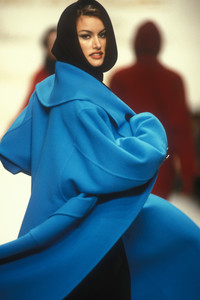 oscar-de-la-renta-fw-1992-2.thumb.jpg.d809c490cc15745f266636ee4c7a6e36.jpg