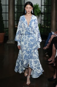 oscar-de-la-renta-resort19-gc-29(1).thumb.jpg.c3a4feb4fcd9d7b02e08a0dad0875f77.jpg
