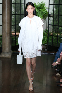 oscar-de-la-renta-resort19-gc-8(1).thumb.jpg.8330816251748e5697a0b718fcfbd3b6.jpg