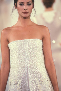 oscar-de-la-renta-ss-1994-2.thumb.jpg.f0a2e084cf543e27322ec93a256c1403.jpg