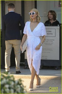 paris-hilton-chris-zylka-dress-to-impress-for-lunch-in-beverly-hills-05.jpg