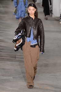 phillip-lim-rf18-3174.thumb.jpg.739e6587b3a7118c93405e0fb53e79b9.jpg