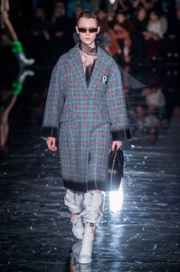 prada-rf18-6069.thumb.jpg.a887b69829511e5b3af4f2642b1116ba.jpg
