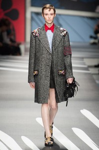 prada-rs18-3205.thumb.jpg.0626083928d7ffa4d8c03bbbcca8fd0c.jpg