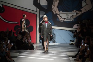 prada-rs18-3231.thumb.jpg.4cb591494bbf68a439d1ffbd936b44ba.jpg