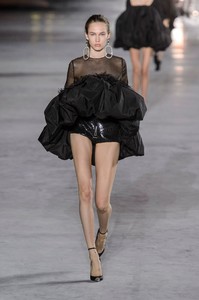 saint-laurent-rs18-2086.thumb.jpg.5b84b0b62a213cc763f8410132a11e49.jpg