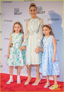 sarah-jessica-parker-ballet-twin-daughters-01.jpg