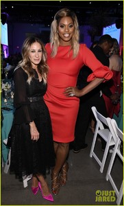 sarah-jessica-parker-laverne-cox-planned-parenthood-07.thumb.jpg.fa3b718387cc7206e5963ffd51beabcd.jpg