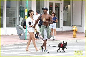 shanina-shaik-dj-ruckus-hit-the-beach-miami-05.jpg