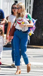 sienna-miller-and-bradley-cooper-out-to-lunch-at-bar-pitti-in-new-york-city-05-09-2018-2.jpg