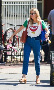 sienna-miller-and-bradley-cooper-out-to-lunch-at-bar-pitti-in-new-york-city-05-09-2018-3.jpg