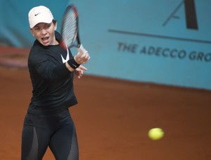 simona-halep-mutua-madrid-open-training-session-in-madrid-05-04-2018-2.jpg