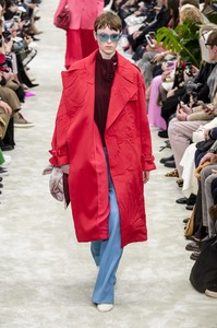 valentino-rf18-1396.thumb.jpg.4245ac72e4d4d28159f276245980514c.jpg