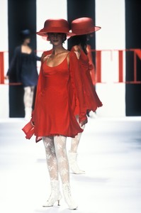 valentino-ss-1994-2.thumb.jpg.84da0613c535659492c53d486b08118e.jpg