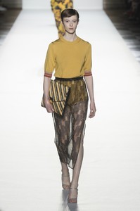 van-noten-rs18-0563.thumb.jpg.04cd3d6d80187b950e03794cf82a1749.jpg