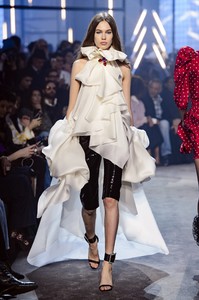 vauthier-hc-rs18-0134.thumb.jpg.02f0940602f0b5ddb4e7cf8c986215c2.jpg