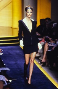 versace-hc-fw-1997-10.thumb.jpg.04798d4670213267bb010477660bb453.jpg