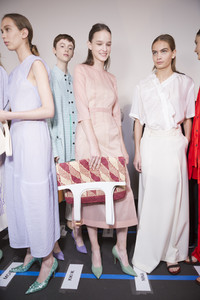 victoria-beckham-bks-i-rs18-3459.thumb.jpg.dc6b804a11c890bcfcf42d23e1b1f003.jpg