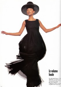 vogue_paris_feb_1989_10.thumb.jpg.cdc11d65a1eddff05228c7d76aac1982.jpg