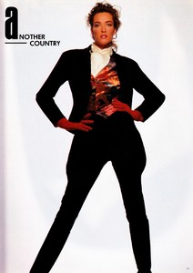 vogue_uk_nov_1988_16.thumb.jpg.0f73efe3f7290a26142c0bc0c4e804b9.jpg