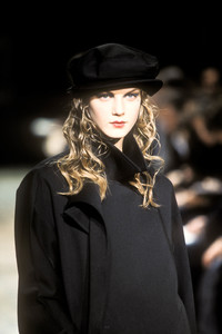yohji-yamamoto-fw-1997-2.thumb.jpg.da2ffd09d4544d312aa3058fb74df449.jpg
