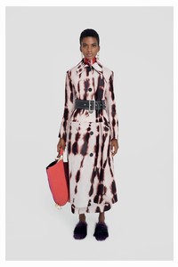 00001-marni-vogue-pre-fall-2018-pr.thumb.jpg.e09dfa7e5b30ec97f0e11f77b73b5f4b.jpg