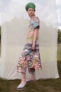 00002-missoni-vogue-resort-2019-pr.thumb.jpg.f8b4a2c10f7eb80682a5c2e32cbd1b4a.jpg