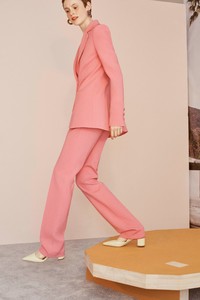 00003-carolina-herrera-vogue-resort-2019-pr.thumb.jpg.3495d25c82436d052516e312e8d9ae98.jpg