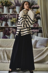 00003-khaite-vogue-resort-2019-pr.thumb.jpg.5db33eeb0f40f42ec7aba96ccc0279ae.jpg