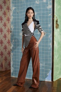 00004-altuzarra-vogue-resort-2019-pr.thumb.jpg.bc5f842cad41ede7b8f4616a9c74f0f9.jpg