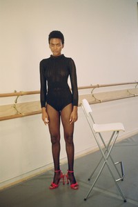 00005-alexachung-vogue-resort-2019-pr.thumb.jpg.08181f541a13c100a79e0bd710286675.jpg
