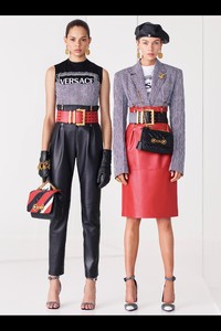 00005-versace-vogue-pre-spring-2019-pr.thumb.jpg.b8c2c08759ffdb4eafffbef6c2d5ad1e.jpg